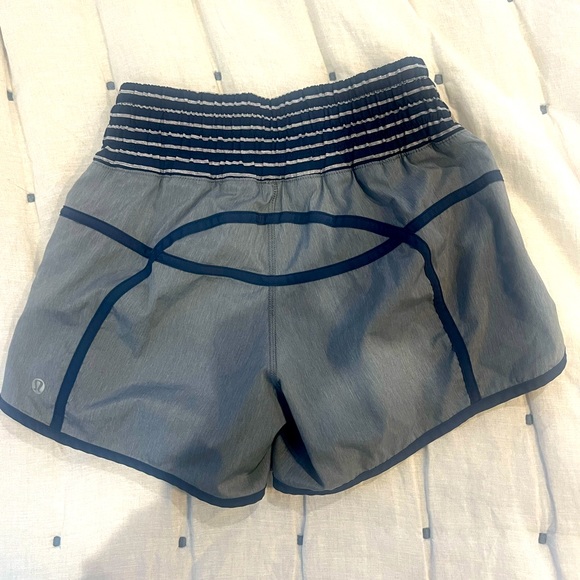 Lululemon Shorts Size 4 - Picture 1 of 4